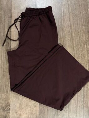 Reitmans Wide-Leg Drawstring Pants in Burgundy